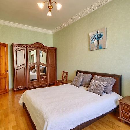 Apartment Near Lva Tolstoho Square Kiev Exterior foto